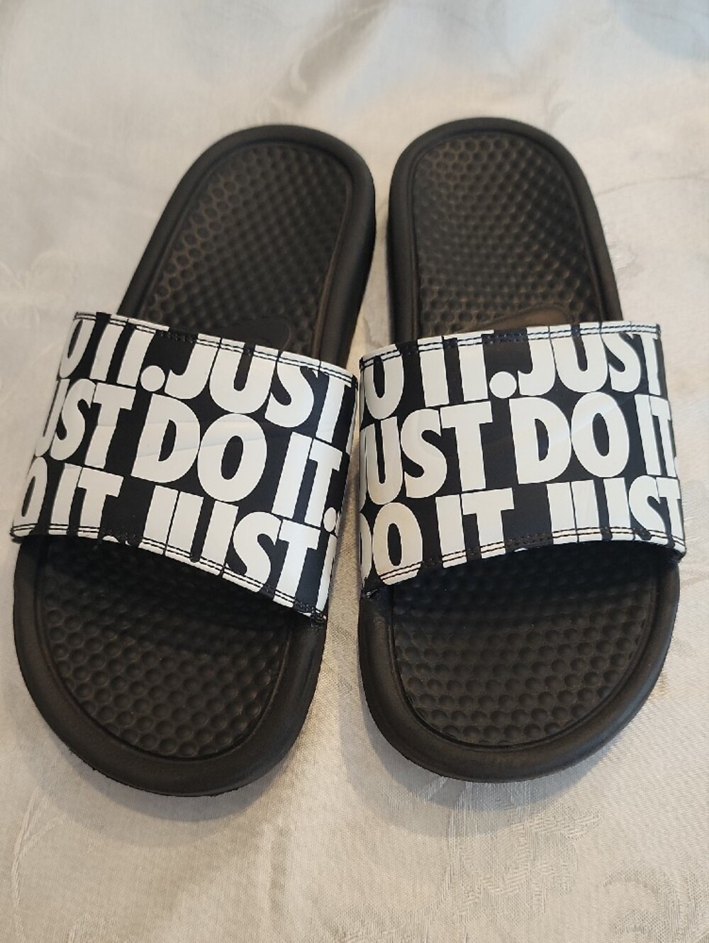Nike Black & White 'Just Do It' Slide Sandals - Fantastic Condition- Size 9 [V1] - Picture 3 of 12